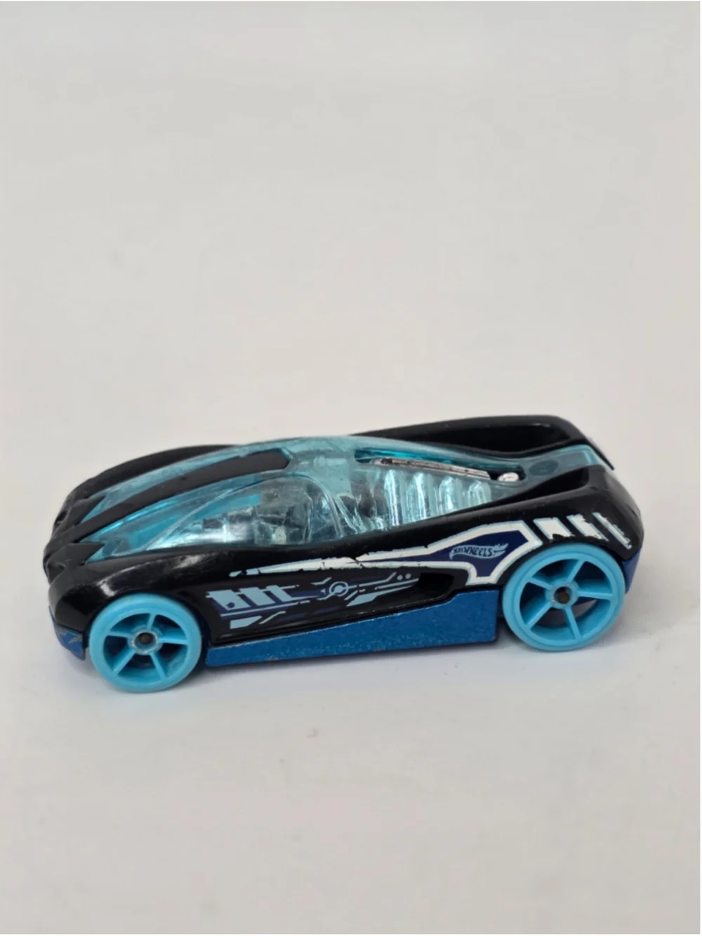 Hot Wheels Lot of 8 Diecast Cars 1:64 Sports Race Exotic Vehicles Assorted
